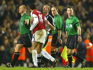 Henry & Shearer Jadi yang Perdana Masuk Premier League Hall of Fame