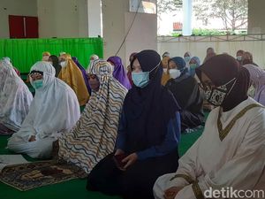 Unusa dan Istri Kru KRI Nanggala-402 Doa Bersama hingga Salat Gaib Unusa dan Istri Kru KRI Nanggala-402 Doa Bersama hingga Salat Gaib