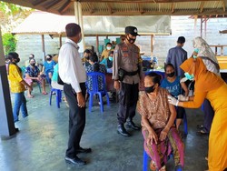 Polresta Mataram Kawal Vaksinasi Lansia di Sejumlah Posyandu