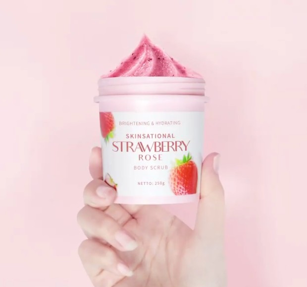 YOU Skinsational Strawberry and Rose Body Scrub/Foto : instagram.com/youbeauty_idn YOU Skinsational Strawberry and Rose Body Scrub