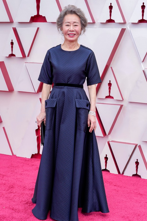 Yuh Jung Young saat di karpet merah Piala Oscars.