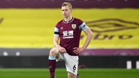 Lima besar diisi oleh kapten Burnley, Ben Mee, dengan 325 penampila di Liga Inggris dalam sedekade terakhir. Ia sudah membela The Clarets sejak 2011 (Foto: Getty Images/Pool)