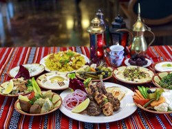 5 Adab Makan Sahur Menurut Ajaran Islam, Simak Yuk!