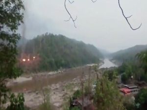 Baku Tembak Terjadi di Pos Tentara Myanmar di Perbatasan Thailand Baku Tembak Terjadi di Pos Tentara Myanmar di Perbatasan Thailand