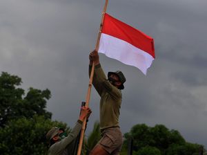 Bendera Setengah Tiang untuk Hormati Korban KRI Nanggala
