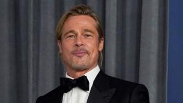 LOS ANGELES, CALIFORNIA - APRIL 25: Brad Pitt poses in the press room at the Oscars on Sunday, April 25, 2021, at Union Station in Los Angeles.   Chris Pizzello-Pool/Getty Images/AFP (Photo by POOL / GETTY IMAGES NORTH AMERICA / Getty Images via AFP)