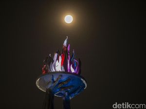Cantiknya Supermoon di Langit Jakarta