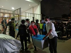 Geledah Eks Markas FPI, Densus Bawa 3 Boks Kontainer