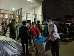 Geledah Eks Markas FPI, Densus Bawa 3 Boks Kontainer