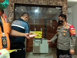 Usai Digeledah Densus, Eks Markas FPI Dipasangi Garis Polisi