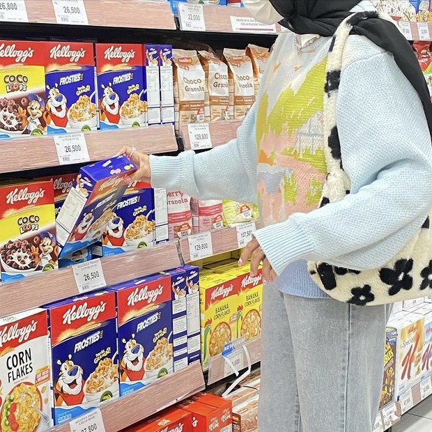 Foto: instagram.com/naylajsmn/ Graphic knit sweater.