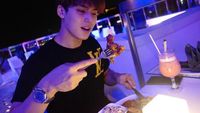 Sambut Ultah ke-6, Ini Keseruan Member Seventeen Saat Kulineran