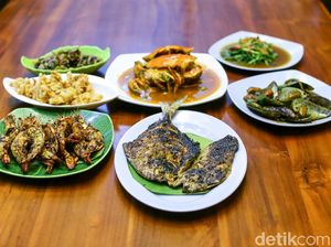 Gurihnya Seafood Segar Racikan H. Moel yang Legendaris di Cirebon Gurihnya Seafood Segar Racikan H. Moel yang Legendaris di Cirebon