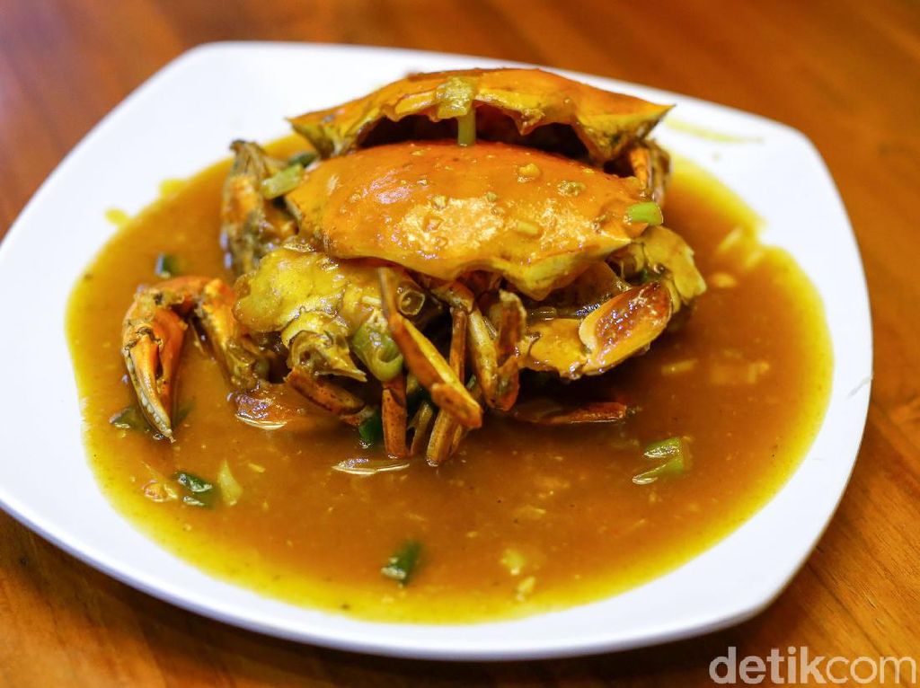 H. Moel Seafood Pusat: Kepiting Saus Padang dan Udang Bakar Nikmat di Cirebon