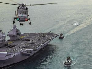 Kapal Induk Terhebat Inggris Siap Pamer Kekuatan di Asia Kapal Induk Terhebat Inggris Siap Pamer Kekuatan di Asia