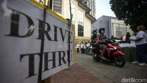 Indahnya Toleransi, Umat Kristiani Berbagi Takjil via Drive Thru