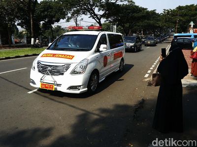 Iring-Iringan Jenazah Kabinda Papua ke TMP Kalibata