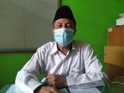 Ustaz Abdul Somad Tak Dampingi Calon Istri Saat Rapak di KUA Jombang