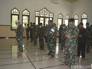 Kodim Lamongan Salat Gaib untuk Kru KRI Nanggala-402 Kodim Lamongan Salat Gaib untuk Kru KRI Nanggala-402