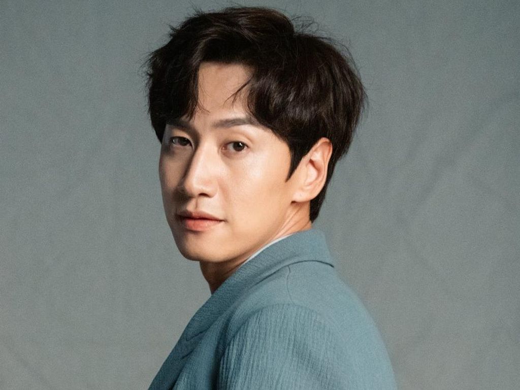Lee Kwang Soo Resmi Tinggalkan Running Man Setelah 11 Tahun Lee Kwang Soo Resmi Tinggalkan Running Man Setelah 11 Tahun