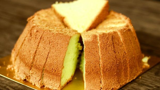 Pandan chiffon cake