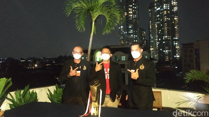 Persija Jakarta menerima medali juara Piala Menpora 2021