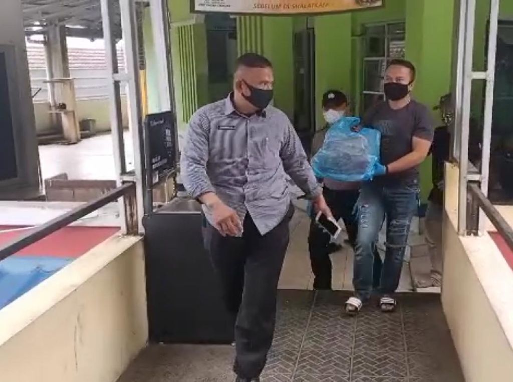 Mayat Bayi dalam Kardus Ditemukan di Sukabumi, Polisi Turun Menyelidiki Mayat Bayi dalam Kardus Ditemukan di Sukabumi, Polisi Turun Menyelidiki