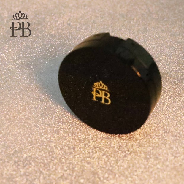 Cushion yang tahan sampai 6 jam dengan kemampuan yang full coverage, tapi masih mampu membuat pori-pori bernapas dengan baik.