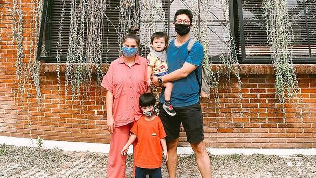 Putri Titian dan Junior Liem