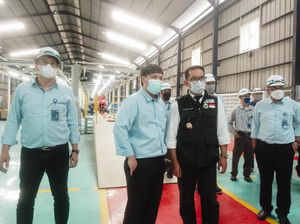 Ridwan Kamil Kepo Langsung Intip Pabrik Motor Listrik di Bogor Ridwan Kamil Kepo Langsung Intip Pabrik Motor Listrik di Bogor