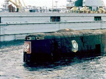 Melihat Lagi Pengangkatan Kapal Selam Kursk yang Tenggelam Tahun 2000