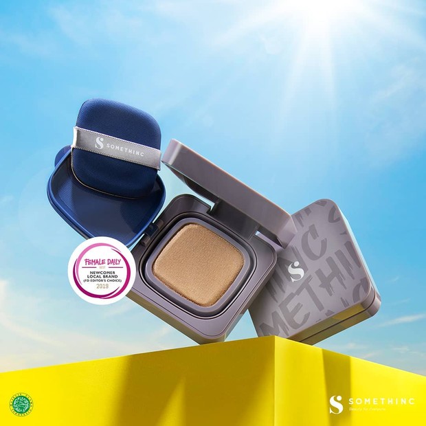 Cushion awet untuk menemani silaturahmi dengan pilihan shades yang beragam sesuai kebutuhan warna kulit.