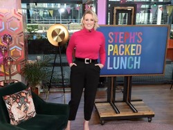 Presenter Ini Tayangkan Pemeriksaan Pap Smear Live di TV