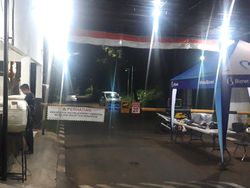 Suasana Rumah Munarman Usai Penangkapan Densus 88