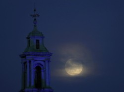 Mitos Blue Moon 22 Agustus, Serangan Setan hingga Bikin Gila