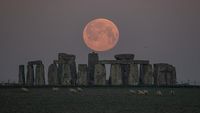 Terpukau Keindahan Supermoon di Langit Inggris-Amerika