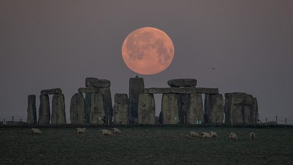 Terpukau Keindahan Supermoon di Langit Inggris-Amerika