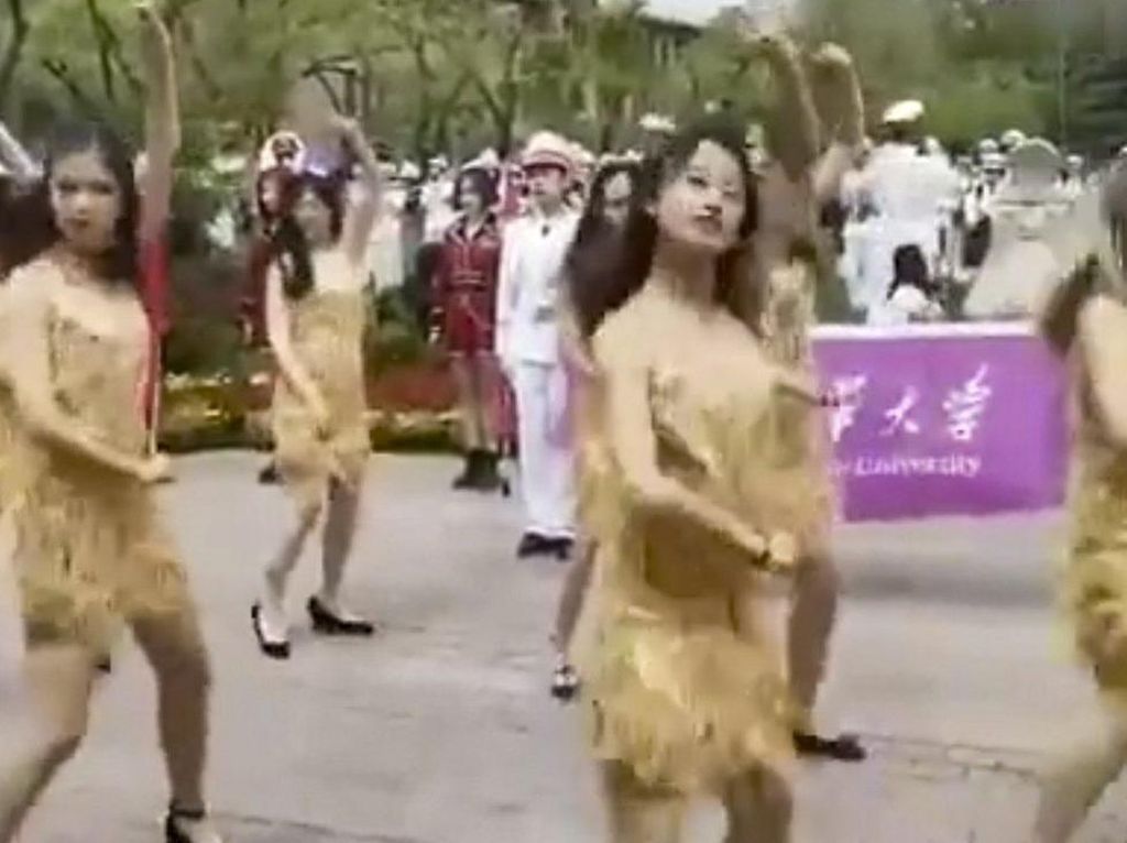 Viral Aksi Mahasiswi Dance di Acara Kampus, Dianggap Pornografi dan Vulgar Viral Aksi Mahasiswi Dance di Acara Kampus, Dianggap Pornografi dan Vulgar