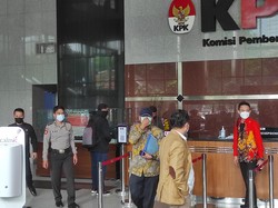 Angin Prayitno Tersangka Suap Pajak Bungkam Usai Diperiksa KPK