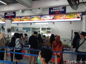 Mengintip Pusat Oleh-oleh Legendaris di Semarang