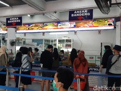 Mengintip Pusat Oleh-oleh Legendaris di Semarang