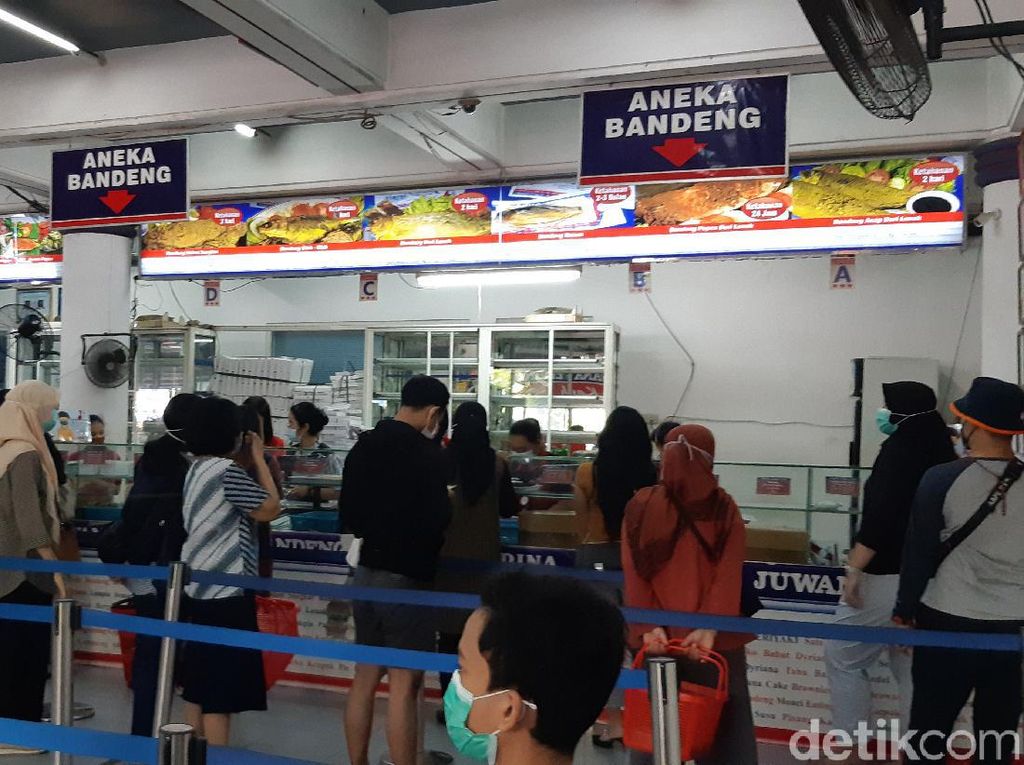 Mengintip Pusat Oleh-oleh Legendaris di Semarang Mengintip Pusat Oleh-oleh Legendaris di Semarang