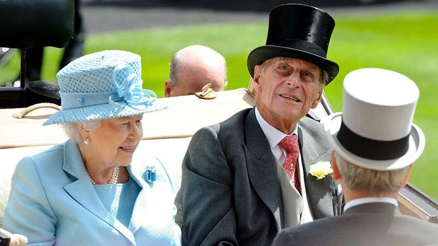 ASCOT, ENGLAND - JUNE 19: (L-R) Queen Elizabeth II and Prince Philip, Duke of Edinburgh attend day one of Royal Ascot at Ascot Racecourse on June 19, 2012 in Ascot, England.  (Photo by Ben Pruchnie/Getty Images)