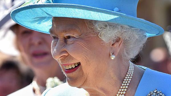 7 Koleksi Bros Mewah Ratu Elizabeth II yang Menyimpan Sejarah