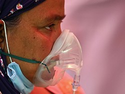 Warga India Buru Tabung Oksigen dan Obat di Pasar Gelap, Harganya Meroket