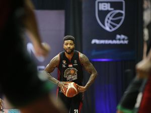 Pemain Naturalisasi, Anak Tiri di Negeri Sendiri