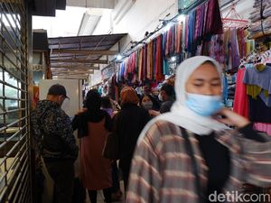 Jelang Lebaran, Kunjungan Pasar Baru Bandung Membludak