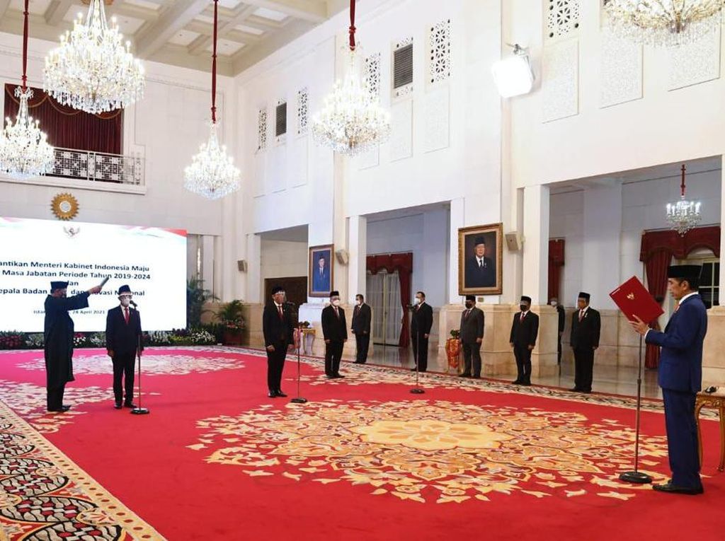 Cerita Jokowi Banyak yang Tunggu Kabar soal Reshuffle Kabinet Cerita Jokowi Banyak yang Tunggu Kabar soal Reshuffle Kabinet