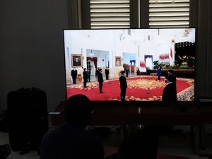 Jokowi Resmi Lantik Mendikbud-Ristek Nadiem dan Menteri Investasi Bahlil