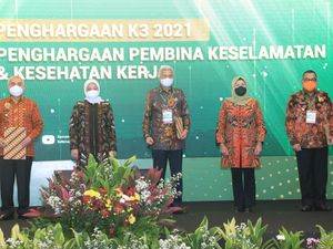 16 Gubernur dan Ribuan Perusahaan Raih Penghargaan K3 dari Kemnaker